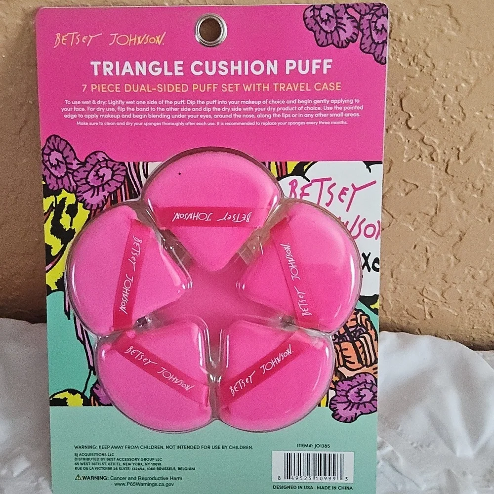 BETSEY JOHNSON 7PC DUAL-SIDED TRIANGLE CUSHION PUFF